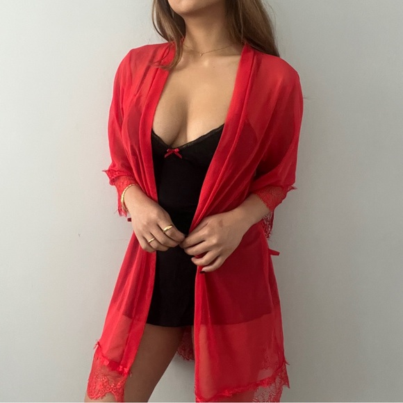 Vintage Red Lace Mesh Robe - Free Size - Picture 3 of 4